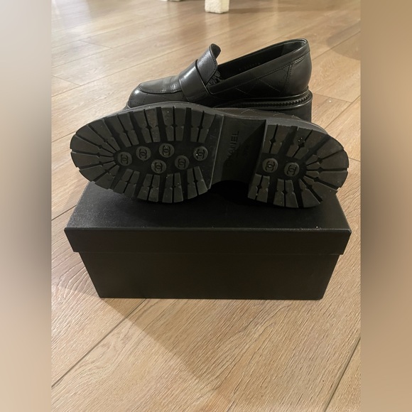 Chanel Black Leather Loafers 37.5 - Picture 5 of 6